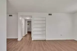 5900 22nd Ave N, Saint Petersburg, FL 33710 - Photo 20