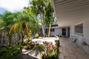 1350 Fairway Dr, Dunedin, FL 34698 - Photo 4