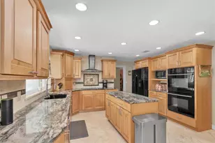 1350 Fairway Dr, Dunedin, FL 34698 - Photo 2