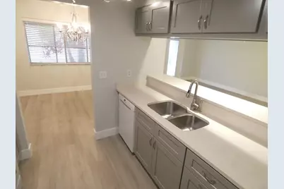 1024 10th Circle SE, Largo, FL 33771 - Photo 10
