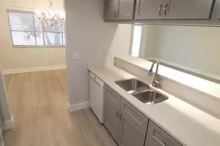 1024 10th Cir SE, Largo, FL 33771 - Photo 10