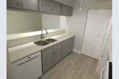 1024 10th Circle SE, Largo, FL 33771 - Photo 8