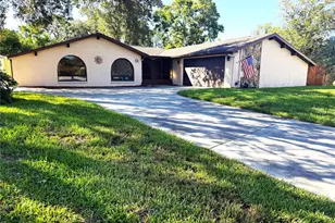 7041 Mayhill Ct, Spring Hill, FL 34606 - Photo 4