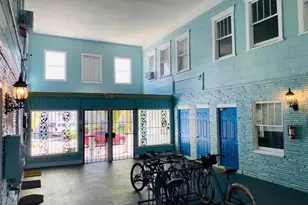 308 Grove St N, Saint Petersburg, FL 33701 - Photo 2