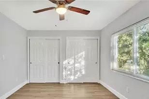 5900 22nd Ave N, Saint Petersburg, FL 33710 - Photo 10