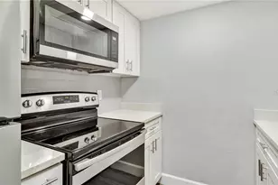 5900 22nd Ave N, Saint Petersburg, FL 33710 - Photo 8