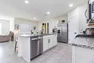 35830 Ellsworth Pl, Zephyrhills, FL 33541 - Photo 16