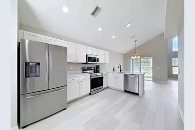 7848 Merchantville Cir, Zephyrhills, FL 33540 - Photo 10