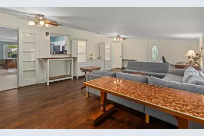 9812 51st Avenue N, Saint Petersburg, FL 33708 - Photo 4