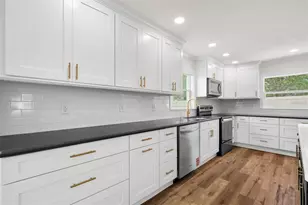 723 W Bayshore Dr, Tarpon Springs, FL 34689 - Photo 16