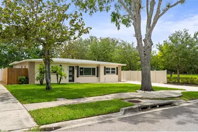 723 W Bayshore Drive, Tarpon Springs, FL 34689 - Photo 4