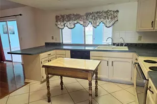 9233 Geneva St, Spring Hill, FL 34608 - Photo 10