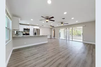 307 87th Avenue NE, Saint Petersburg, FL 33702 - Photo 2