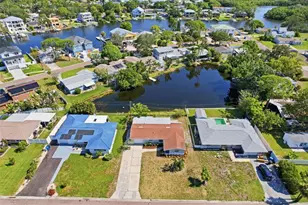 307 87th Ave NE, Saint Petersburg, FL 33702 - Photo 2
