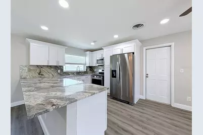 307 87th Avenue NE, Saint Petersburg, FL 33702 - Photo 8