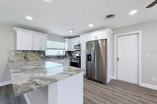 307 87th Ave NE, Saint Petersburg, FL 33702 - Photo 8