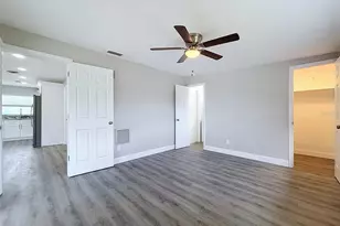 307 87th Ave NE, Saint Petersburg, FL 33702 - Photo 12