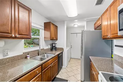 9473 Bayside Court, Spring Hill, FL 34608 - Photo 6