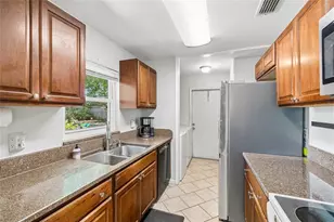9473 Bayside Ct, Spring Hill, FL 34608 - Photo 6