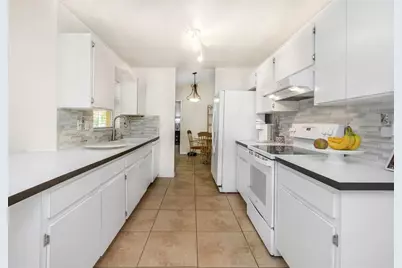 2437 Hawk Avenue, Palm Harbor, FL 34683 - Photo 10
