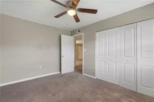 204 Pine Tulip Ct, Tampa, FL 33612 - Photo 8