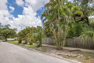 1005 15th St N, Saint Petersburg, FL 33705 - Photo 44