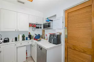 1005 15th St N, Saint Petersburg, FL 33705 - Photo 14