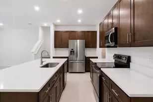 5204 Luisa Ct, Saint Cloud, FL 34771 - Photo 2