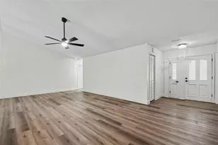 5305 E 127th Ave, Tampa, FL 33617 - Photo 6