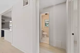 8211 Diagonal Rd N, Saint Petersburg, FL 33702 - Photo 20