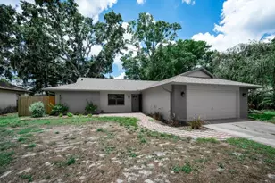 2761 Oak Bend Ct, New Port Richey, FL 34655 - Photo 2
