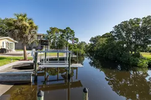 3318 Pineview Dr, Holiday, FL 34691 - Photo 8