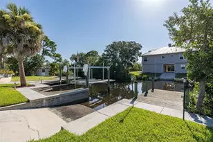 3318 Pineview Dr, Holiday, FL 34691 - Photo 2