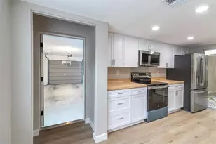 11337 Versailles Ln, Port Richey, FL 34668 - Photo 8
