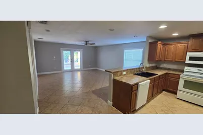 6807 E North Bay Street, Tampa, FL 33610 - Photo 10