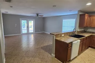 6807 E North Bay St, Tampa, FL 33610 - Photo 10