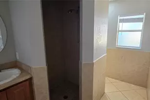 6807 E North Bay St, Tampa, FL 33610 - Photo 16