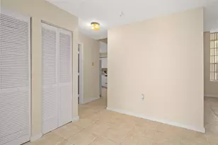 701 Mirror Lake Dr N, Saint Petersburg, FL 33701 - Photo 22