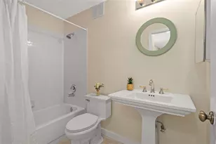 701 Mirror Lake Dr N, Saint Petersburg, FL 33701 - Photo 28
