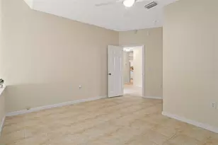 701 Mirror Lake Dr N, Saint Petersburg, FL 33701 - Photo 32