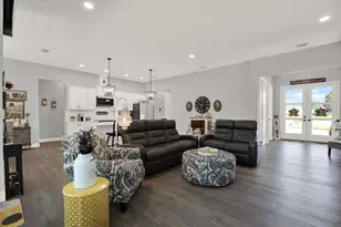 9071 Lenore Ct, Weeki Wachee, FL 34613 - Photo 10