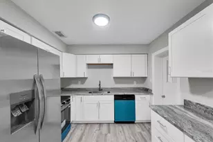 1808 S Club Ct, Tampa, FL 33612 - Photo 12
