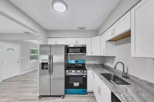 1808 S Club Ct, Tampa, FL 33612 - Photo 14