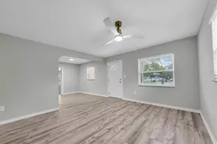 1808 S Club Ct, Tampa, FL 33612 - Photo 4