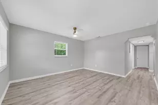 1808 S Club Ct, Tampa, FL 33612 - Photo 6