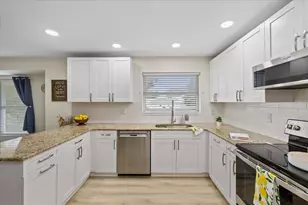 1410 Riverside Dr, Tarpon Springs, FL 34689 - Photo 24