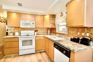 2123 Oahu Dr, Holiday, FL 34691 - Photo 4