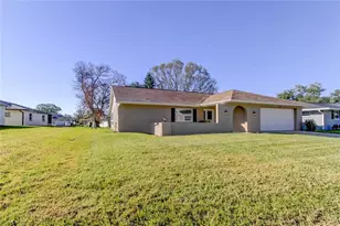 7926 Foxwood Dr, New Port Richey, FL 34653 - Photo 16