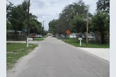 302 E 130th Avenue, Tampa, FL 33612 - Photo 2