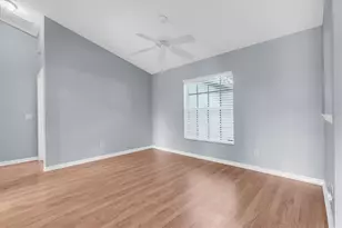 24308 Landing Dr, Lutz, FL 33559 - Photo 8
